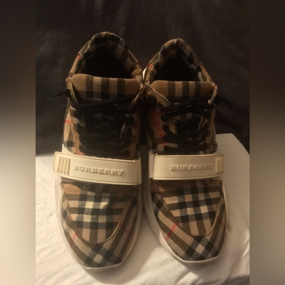 Burberry shoes size 10 , condition 9/10 ! - Picture 3 of 9